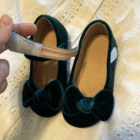 Velvet Green Mary Jane Kids Shoes size 23 - Picture 3 of 11
